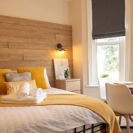 One Bed Apartment, Close To Train, City, Beach And Hospital Long Booking Welcome Eastbourne Eksteriør billede