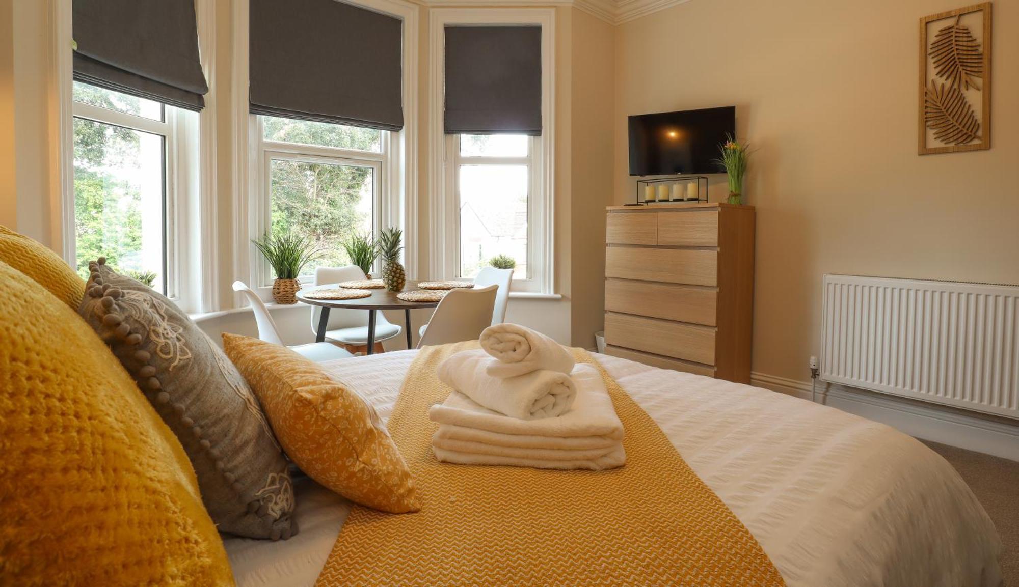 One Bed Apartment, Close To Train, City, Beach And Hospital Long Booking Welcome Eastbourne Eksteriør billede
